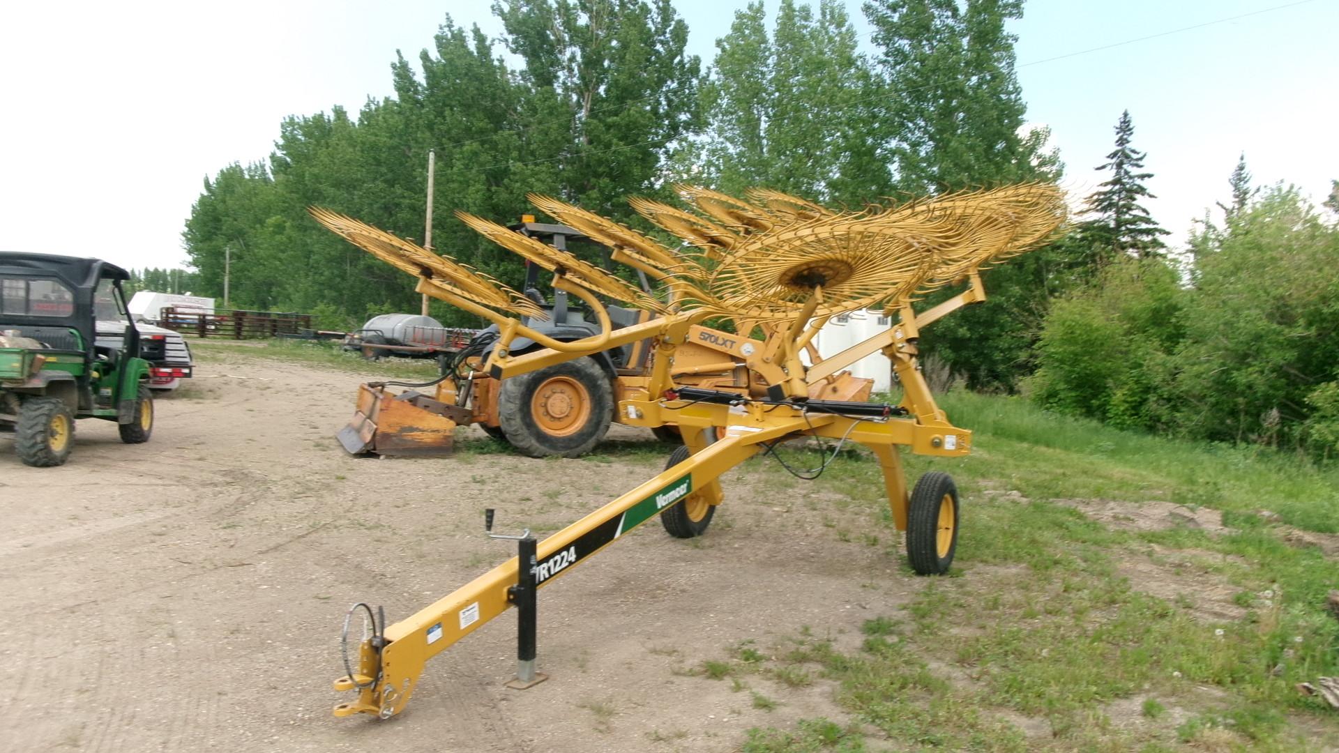 2019 VERMEER VR 1224  12 WHEEL V RAKE, low acres, manual in office