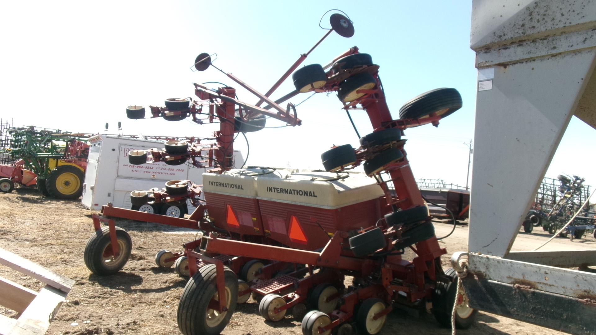 12-30" IHC 800 3 PT. CYCLO PLANTER, 1,000 PTO, markers, several drums,, monitor in office, +