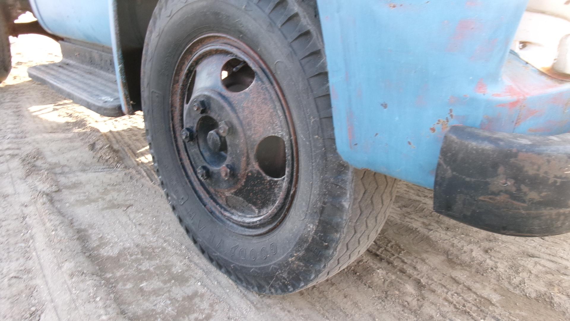 1955 FORD F-600 SINGLE AXLE DUALLY FLATBED, non runer-engine condition unknown, 6 cylinder, 4 x 2, +