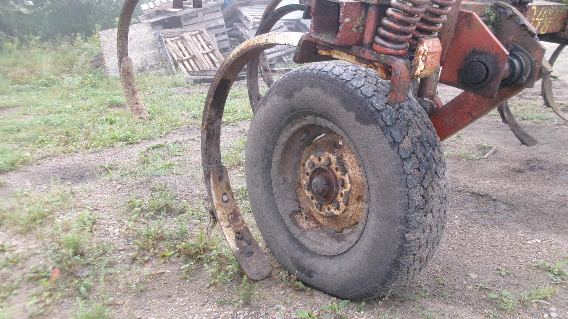 16' IHC # 55 CHISEL PLOW, S TINE LEVELER