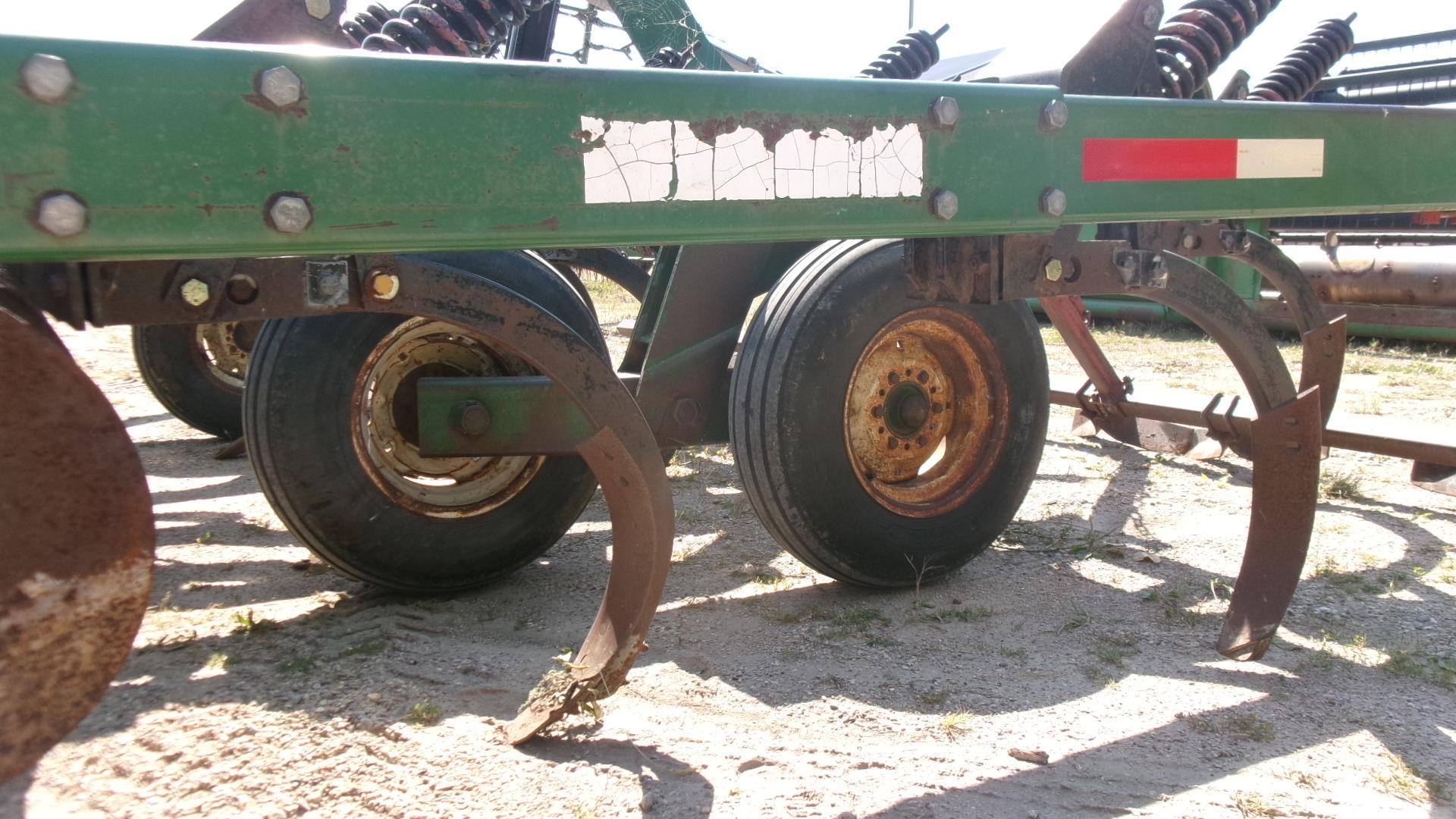15'  GLENCOE SOILSAVER SS 700, leveler, missing one shank unit