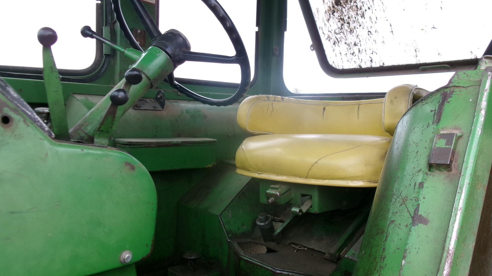 JOHN DEERE 4020 DIESEL w / JOHN DEERE 146 LOADER & HAY FORK, cab syncro, 2 remotes, 3 pt,.+
