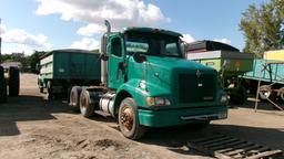 2001 IHC 9100 DAY CAB SEMI, Detroit 60 series, 9 spd., adj. plate, pintle hitch, spr. susp., +