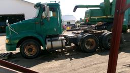 2001 IHC 9100 DAY CAB SEMI, Detroit 60 series, 9 spd., adj. plate, pintle hitch, spr. susp., +