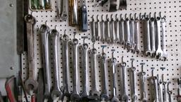 PEP BOARD & CONTENTS: 3/8"-1 1/4" COMB. WRENCHES, SCREW DRIVERS,7-19mm COMB. WRENCH SET, +