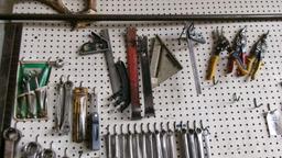 PEP BOARD & CONTENTS: 3/8"-1 1/4" COMB. WRENCHES, SCREW DRIVERS,7-19mm COMB. WRENCH SET, +
