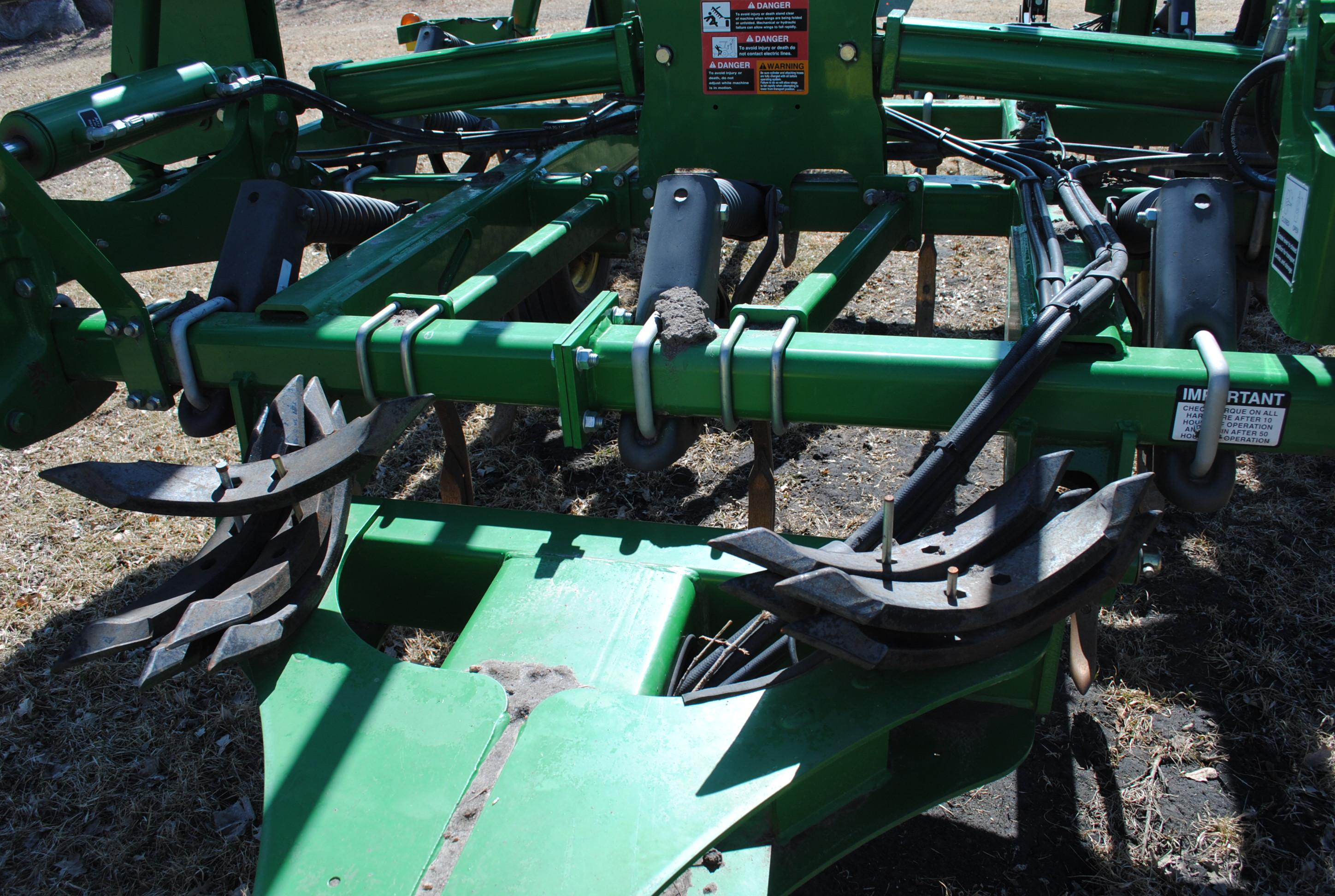 2018 28'  JOHN DEERE 2410 CHISEL PLOW w / SUMMERS  3 BAR HARROW, floating hitch, +