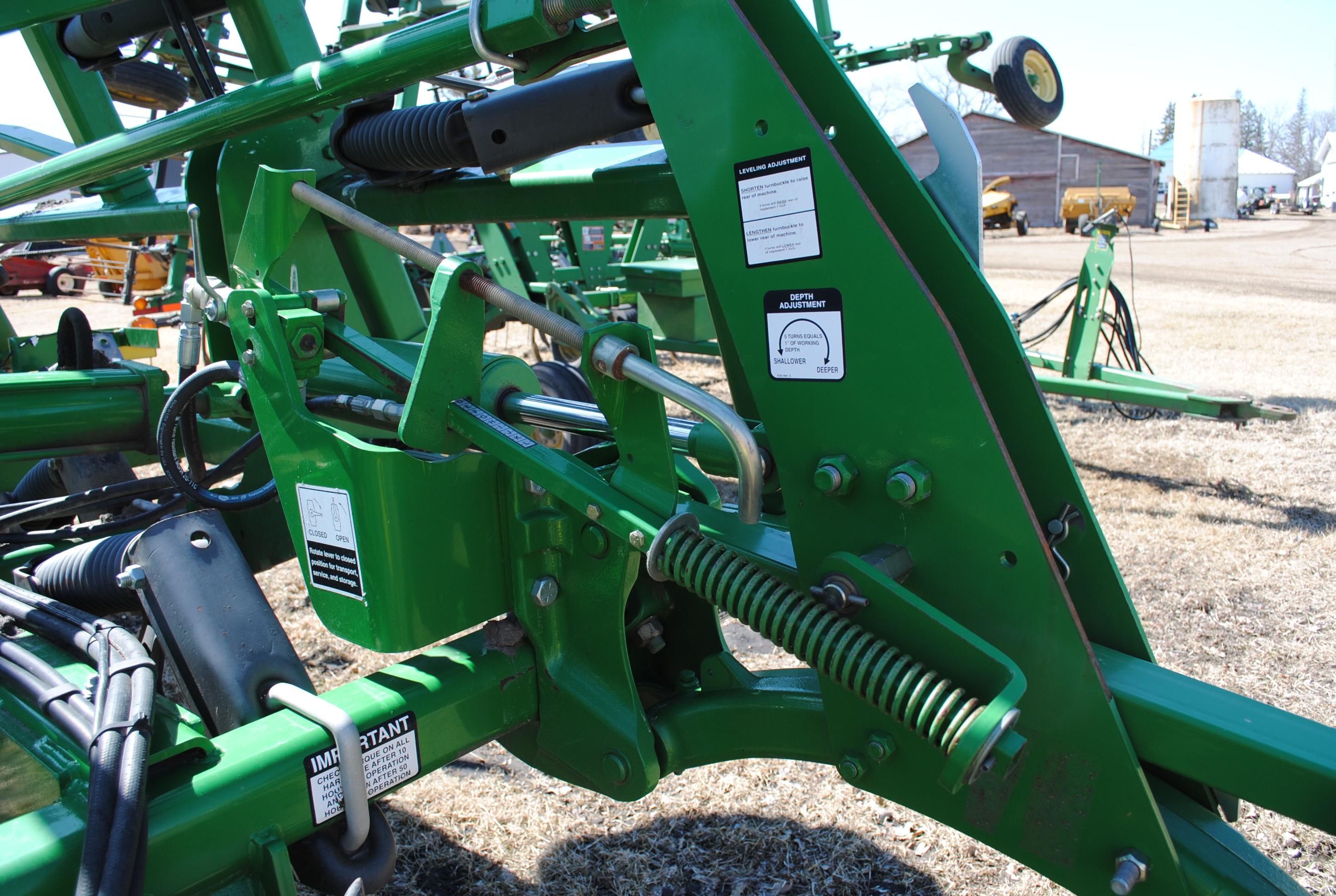2018 28'  JOHN DEERE 2410 CHISEL PLOW w / SUMMERS  3 BAR HARROW, floating hitch, +