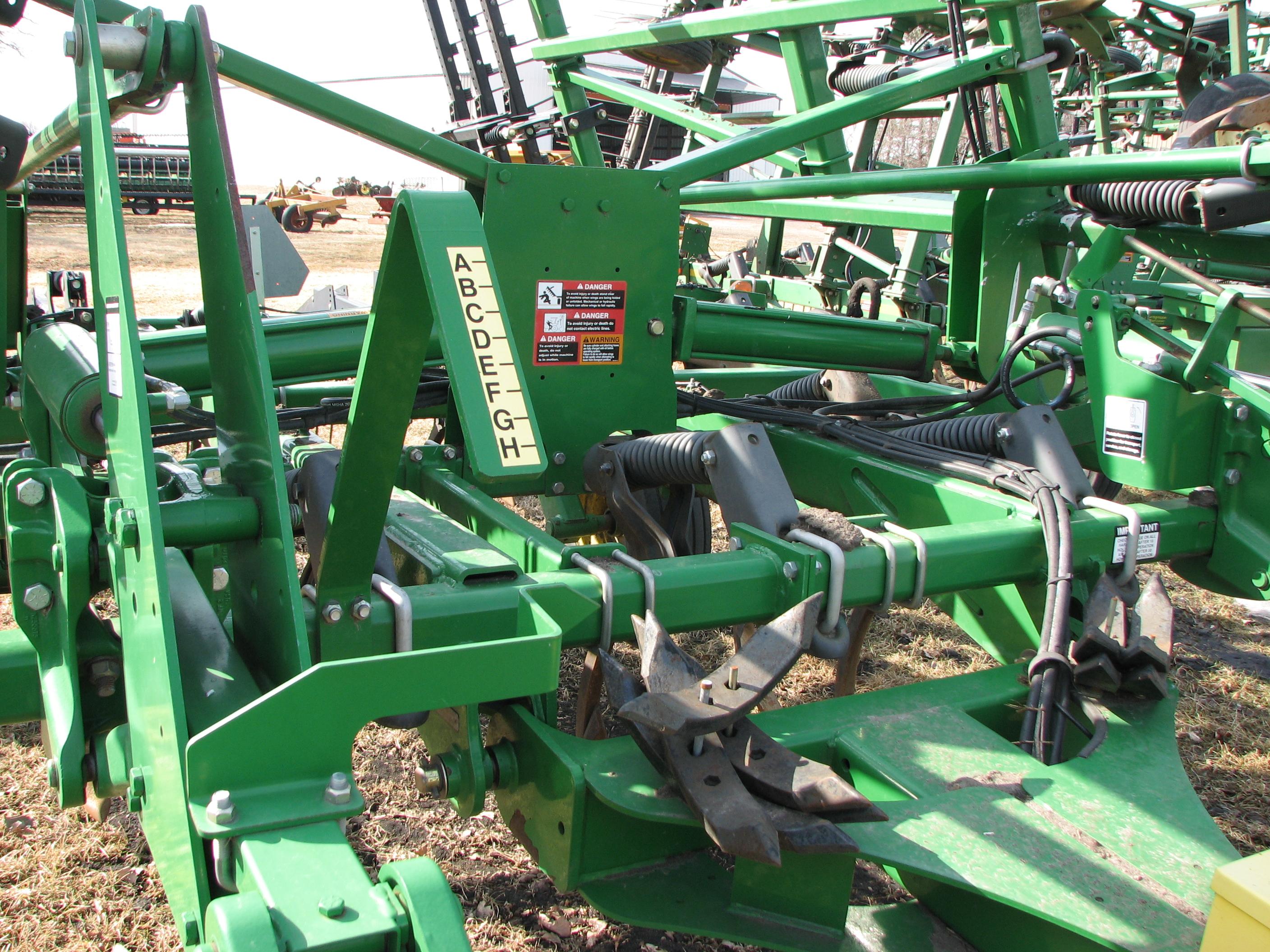 2018 28'  JOHN DEERE 2410 CHISEL PLOW w / SUMMERS  3 BAR HARROW, floating hitch, +