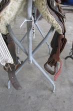 METAL FOLDING SADDLE RACK
