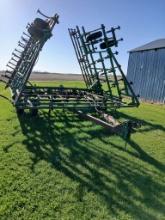 36' JOHN DEERE 960 FIELD CULTIVATOR w / 3 bar harrow, wing walking tandems