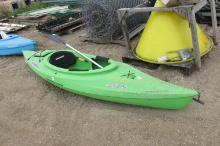 10'   PLASTIC SUN DOLPHIN KAYAK w / PADDLE, never used