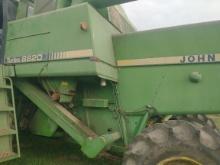 JOHN DEERE 8820 HYDRO COMBINE w/ REAR WHEEL ASSIST,, non runner, good 30.5 x 32" &