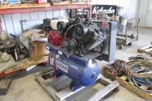 CASTAIR 30 GALLON HORIZONTAL AIR COMPRESSOR, Cast iron V-4 2 stage, 175 psi, Honda.