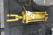 4" X 8" JOHN DEERE CYLINDER