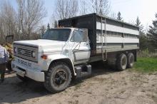 1982 CHEV. C-70 TWIN SCREW w / 20' BOX, 427, 5 X 2 air shift, frame  & hoist damage, but runs &