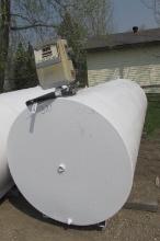 1000 GALLON FUEL TANK w / 110 volt pump