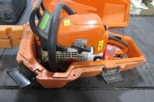 STIHL MS 290 CHAIN SAW,  extra chain, case , tool, runs