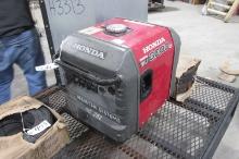 HONDA 3000 EU GAS INVERTER, elec. start, starts & runs