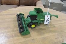JOHN DEERE 8820 COMBINE w / header