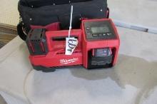 MILWAUKEE 18 VOLT AIR COMPRESSER w / 1 battery