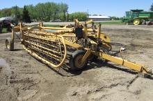 VERMEER R23A TWIN SIDE DELIVERY HAY RAKE, nice