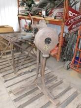 FORGE  w / working blower, & 3 tools  (400)