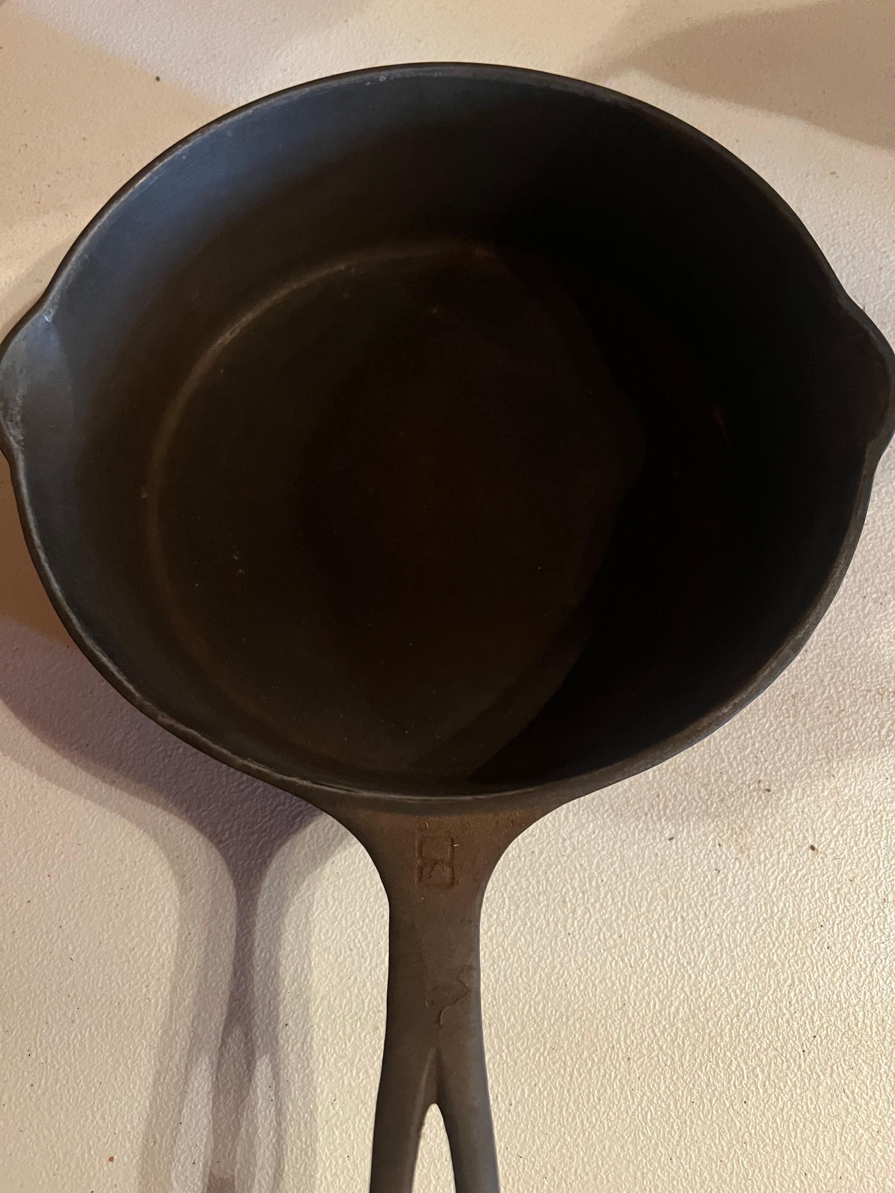 Griswold #8 Cast Iron Skillet w/Lid