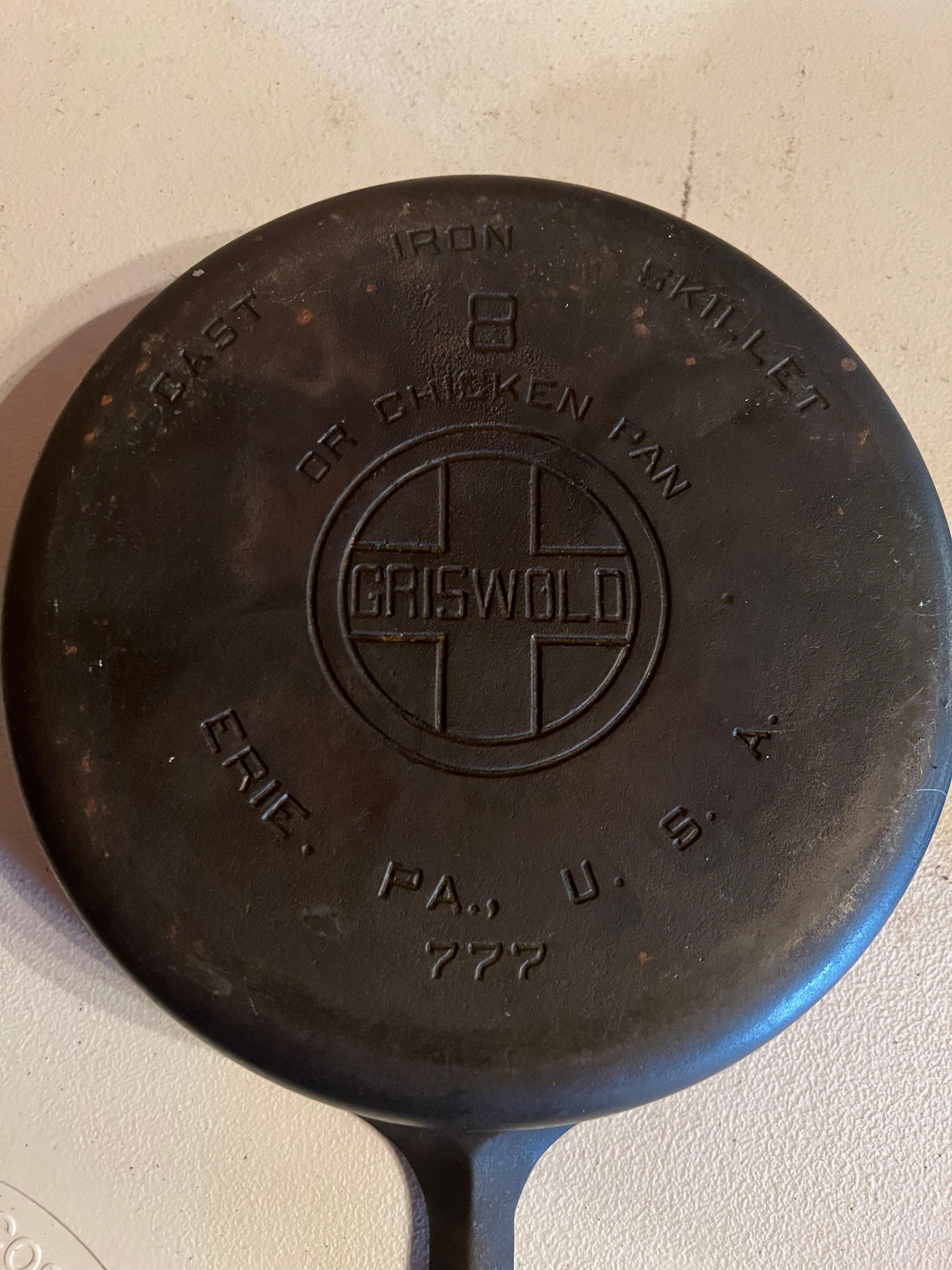Griswold #8 Cast Iron Skillet w/Lid