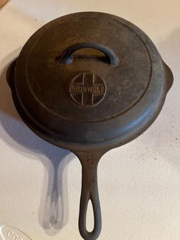 Griswold #8 Cast Iron Skillet w/Lid