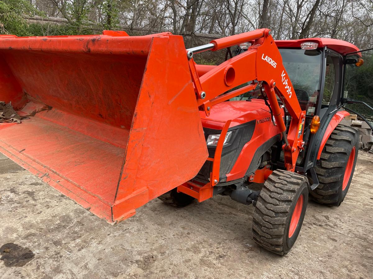 Kubota MX6000 Tractor w/Loader