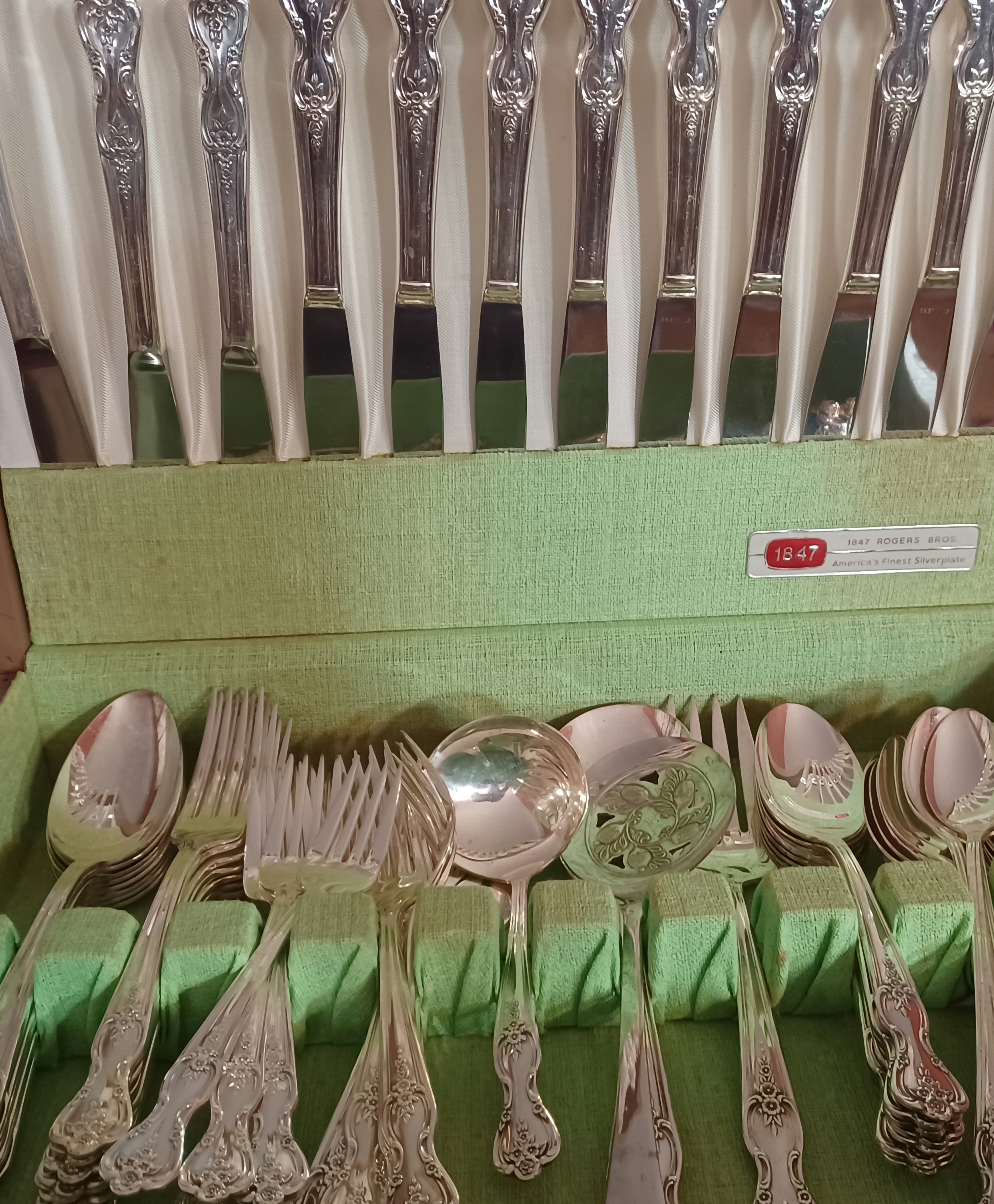 Roger Bros. in Case 1847 American Finest Silverplate Flatware
