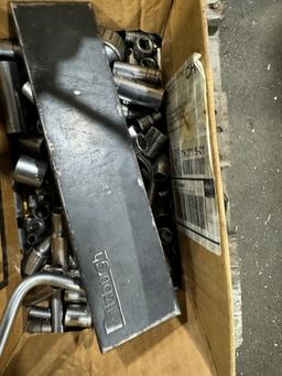 Assorted 3/8 Sockets w/Speed Wrench