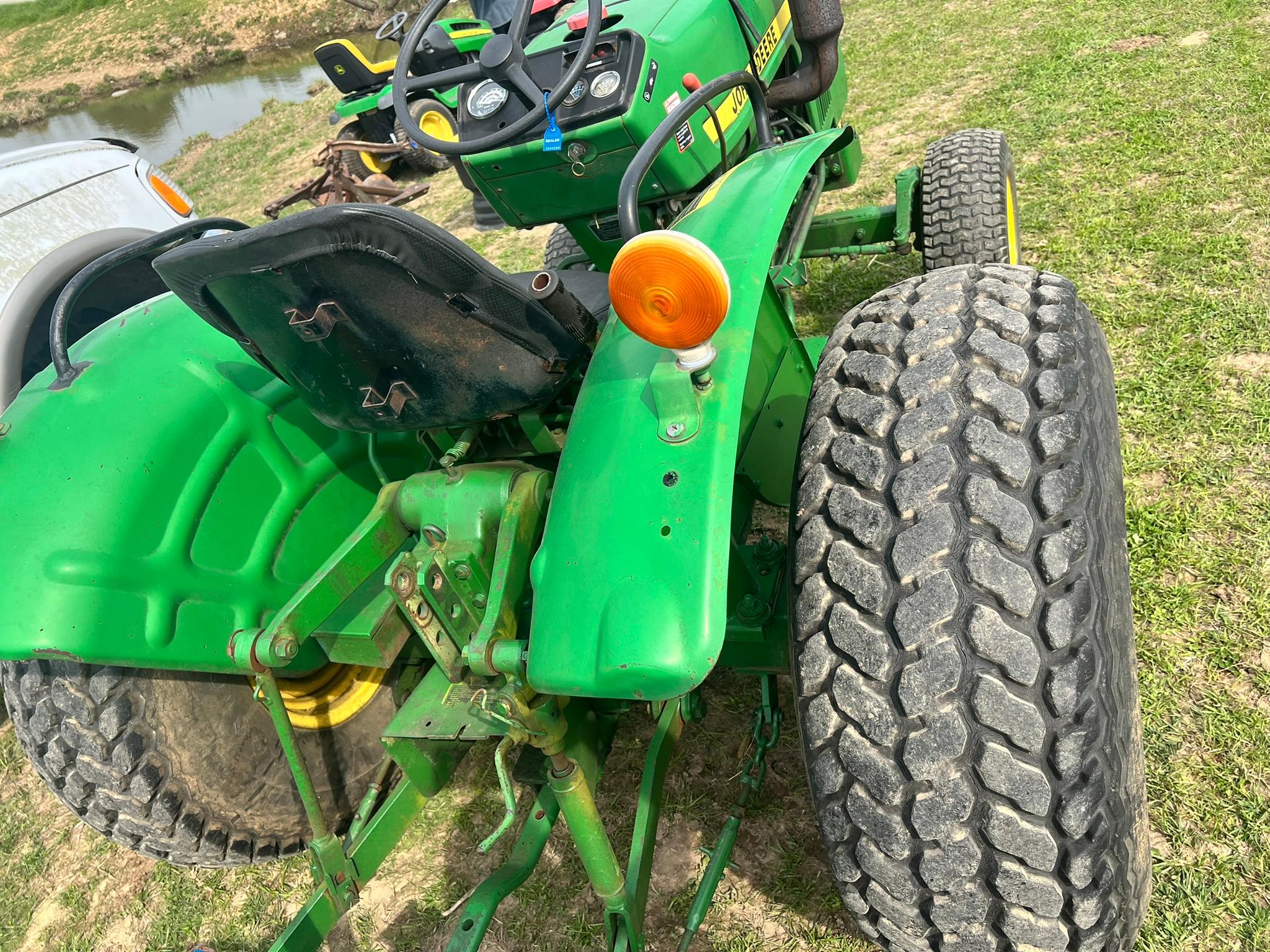 JD 850 Diesel Tractor
