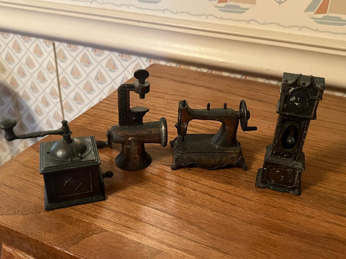Minitature Cast Iron Pieces