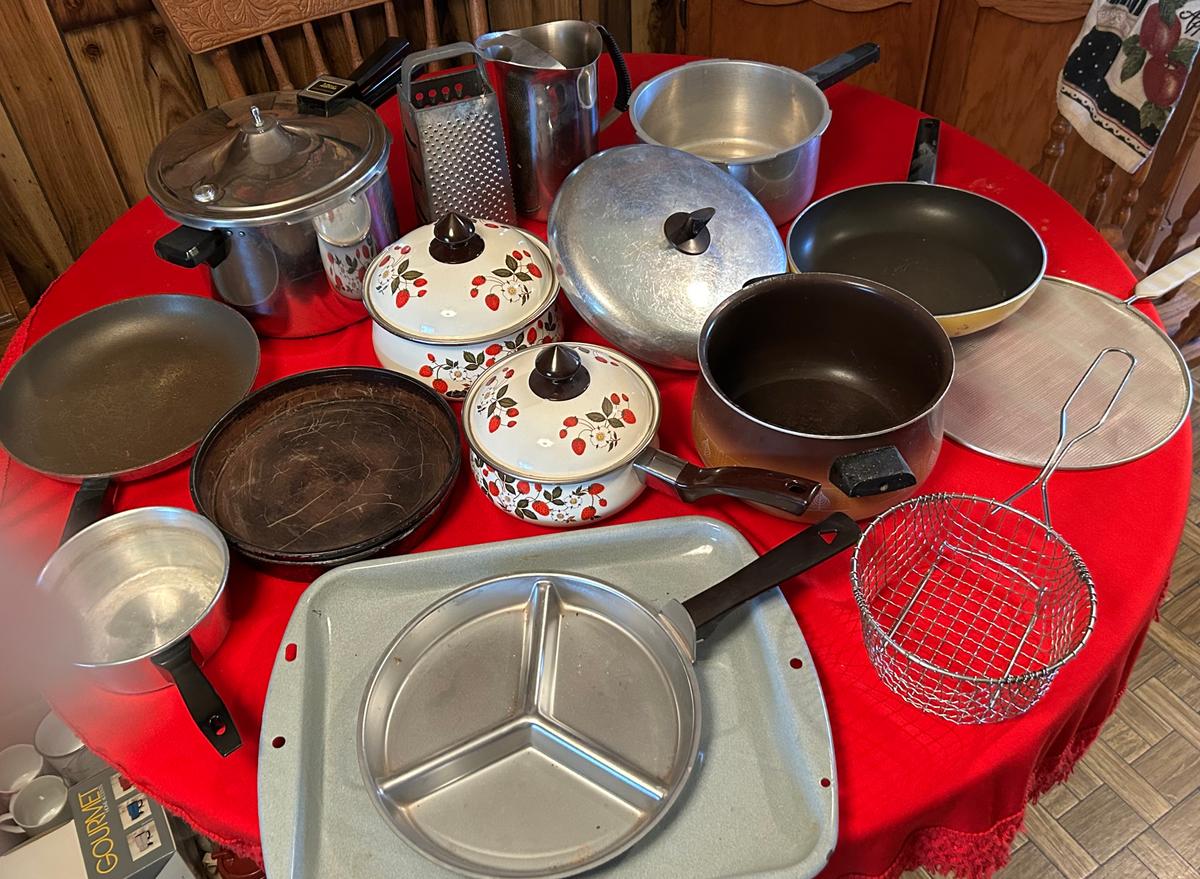 Pots & Pans & Cookware