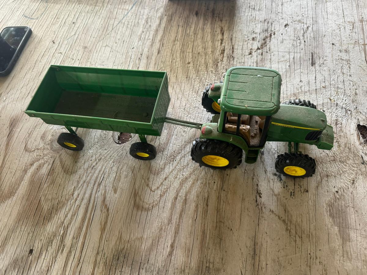 J.D Toy Hay Tractor & Wagon