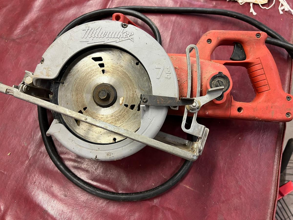 Milwaukee Skill Saw-7 1/4"