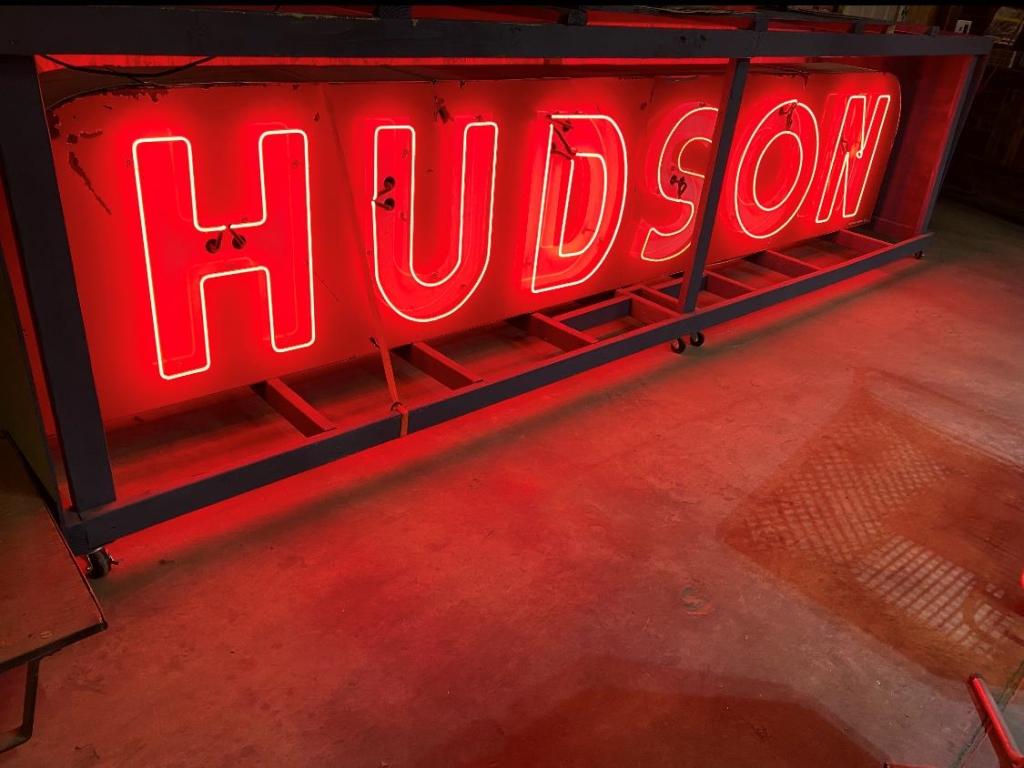 Hudson DSP neon 15'Lx3 1/2'Tx2'W