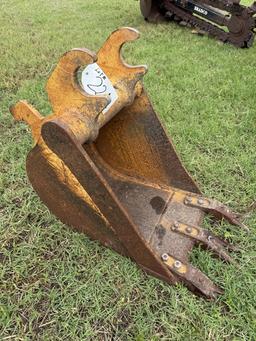 JD 27C mini excavator bucket, 16" w/ teeth
