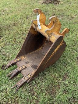 JD 27C mini excavator bucket, 16" w/ teeth