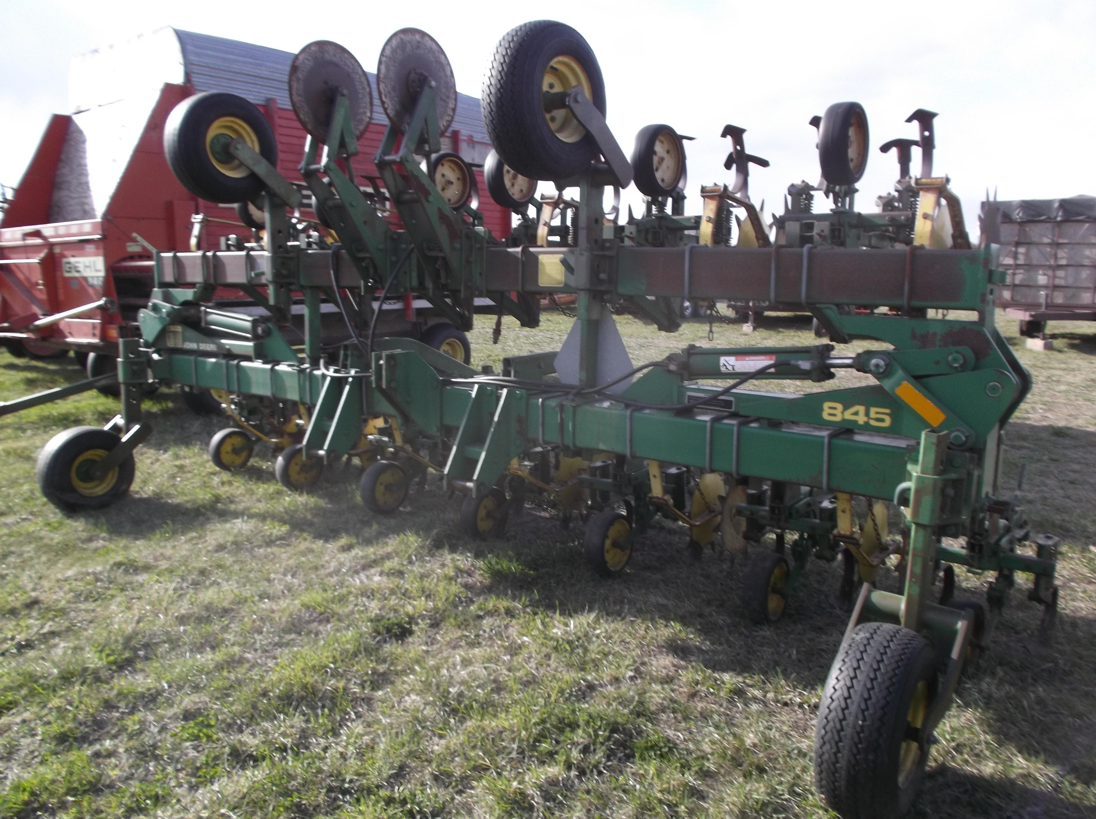 John Deere 845 Cultivator