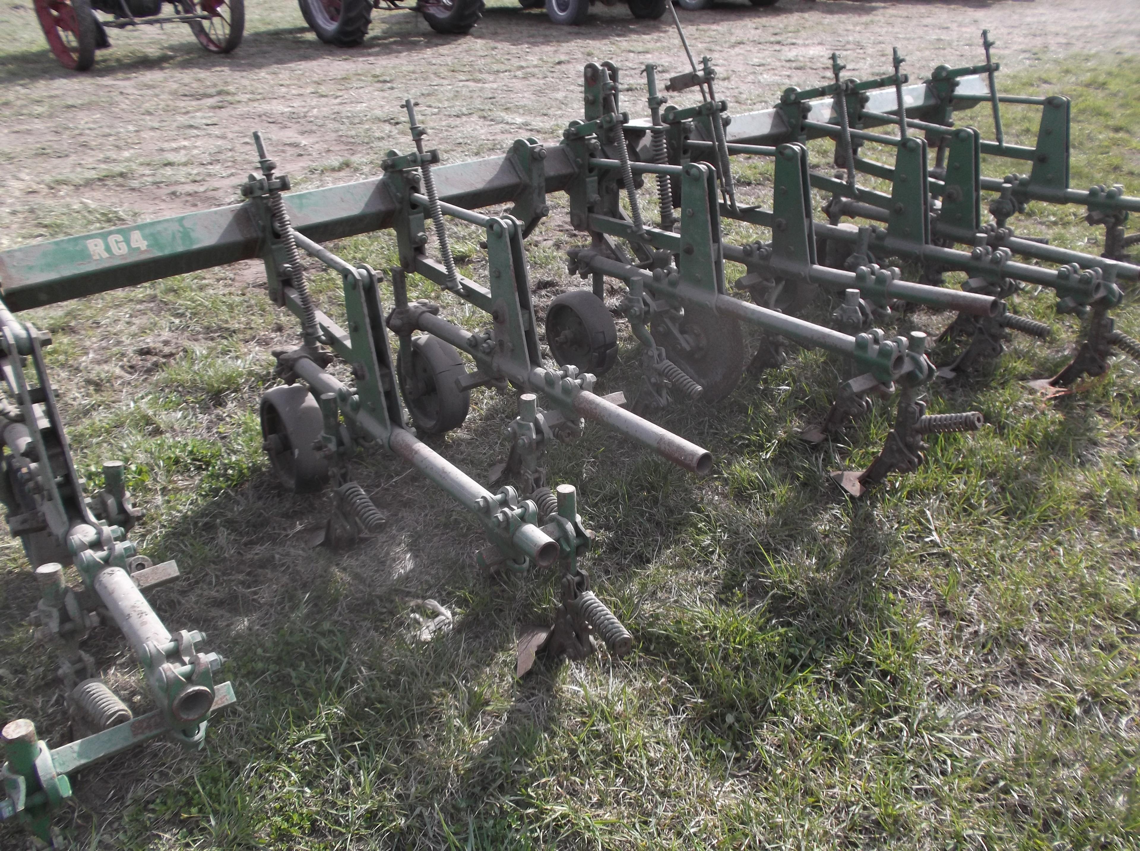John Deere RG4 Cultivator