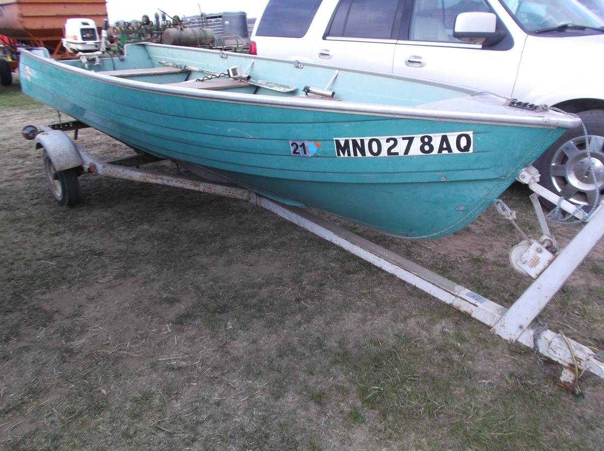 Crestliner Boat