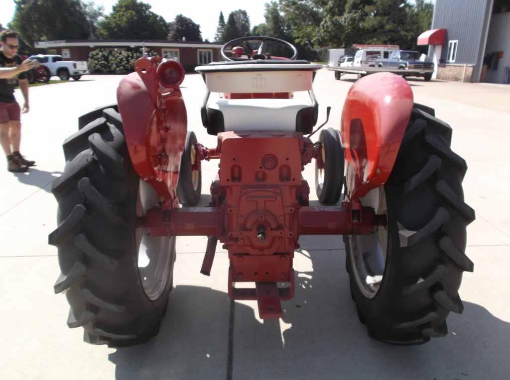 International 404 Utility Tractor