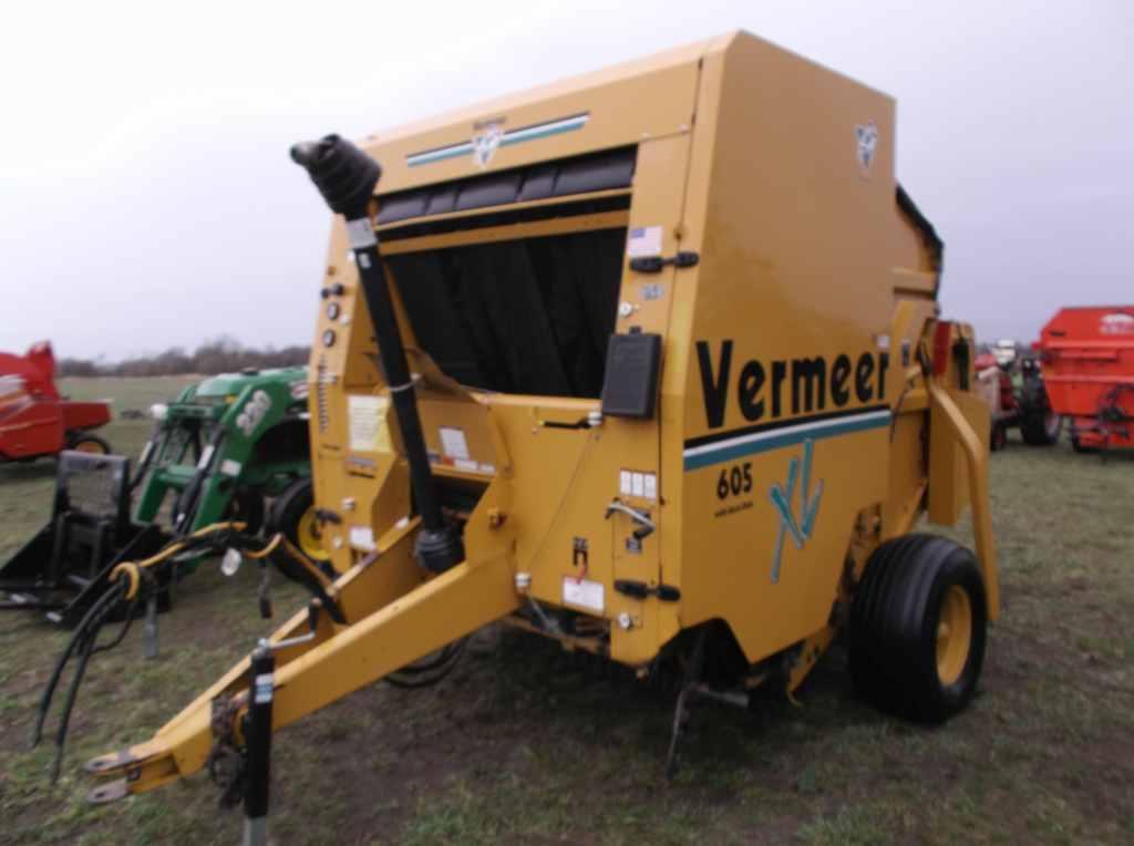 Vermeer 605 Round Baler