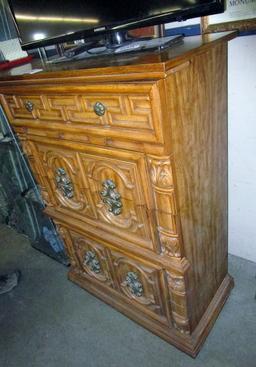 Dresser!