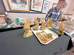 Tray of Large Pendelfin Figurines