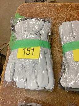 2 Pairs of Endura 2XL Thinsulate Lined Gloves