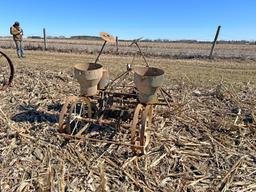 44T Oliver 2 Row 3 PTH Corn Planter